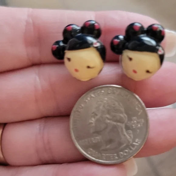 Harajuku Lovers Maya Chino "LOVE" Earrings - Picture 3 of 4